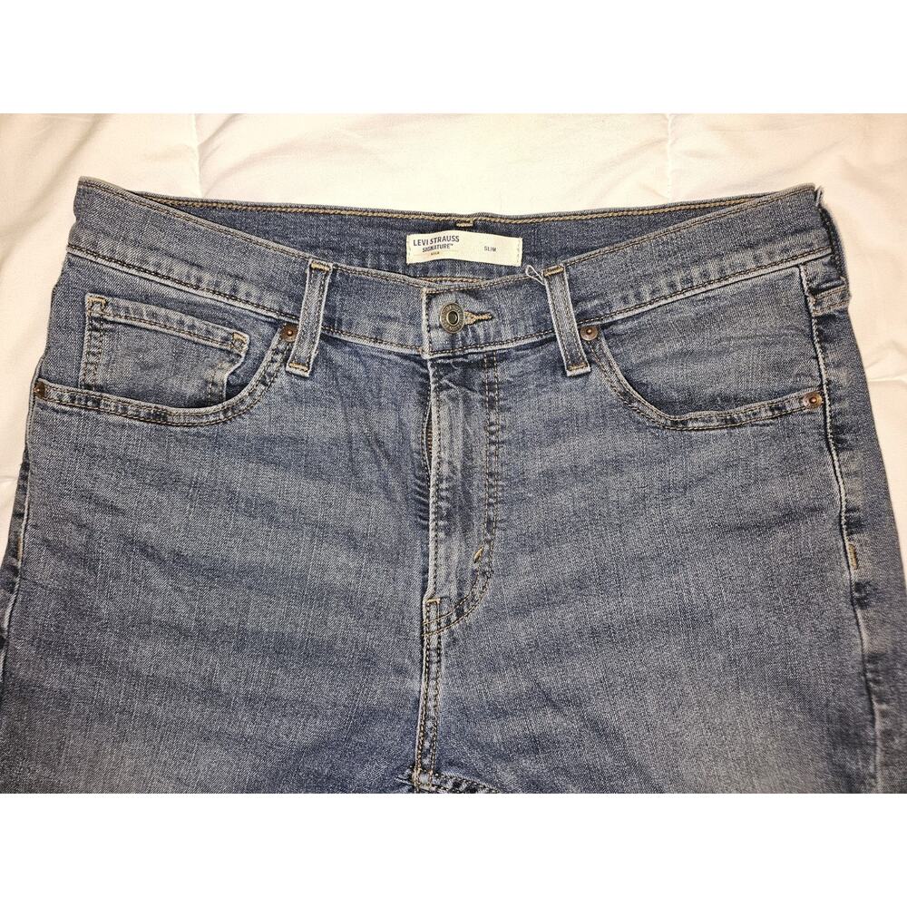 Levi Signature‎ Gold Women’s Slim Fit Blue Jeans Size 30 Mid Rise - Picture 7 of 7